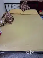 Rod iron bed black color