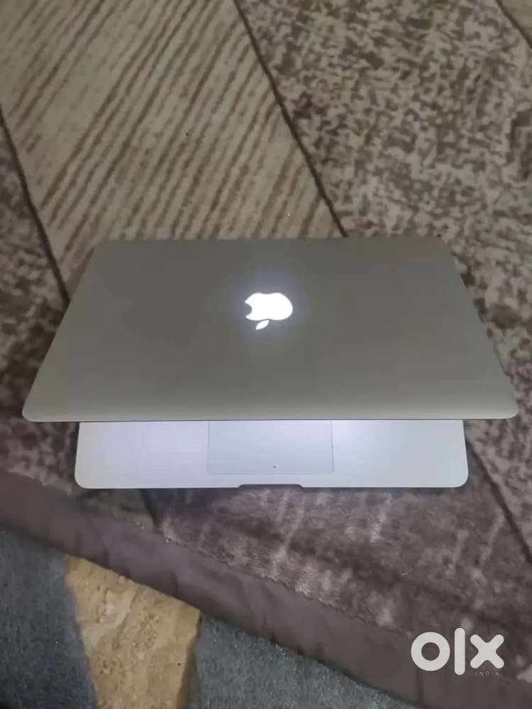 Mac book Air   8 / 256 GB New condition