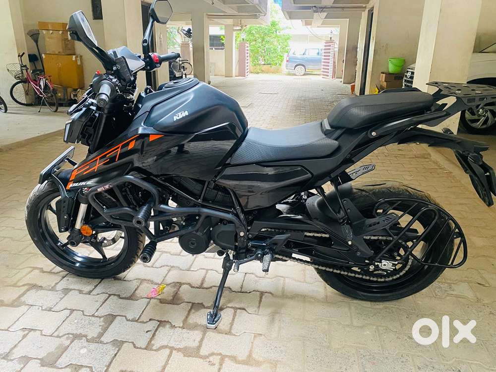 Duke 250 - Just 1200km - Brand new - 11 month