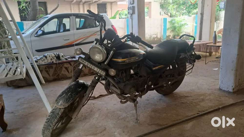 Bajaj Avenger 150 Street