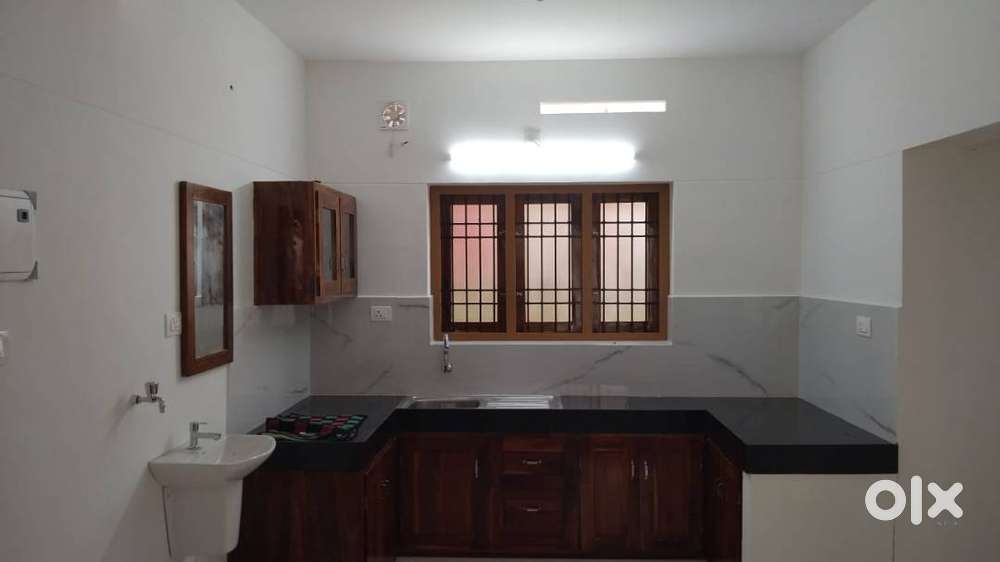 FOR LADIES / FAMILY 2 BHK 1ST FLOOR . APPARTMENT