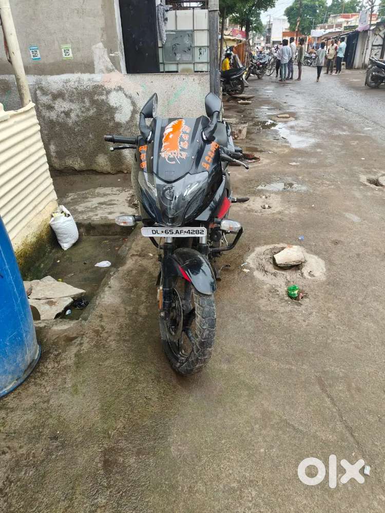 Pulsar 220 Dilli pasing