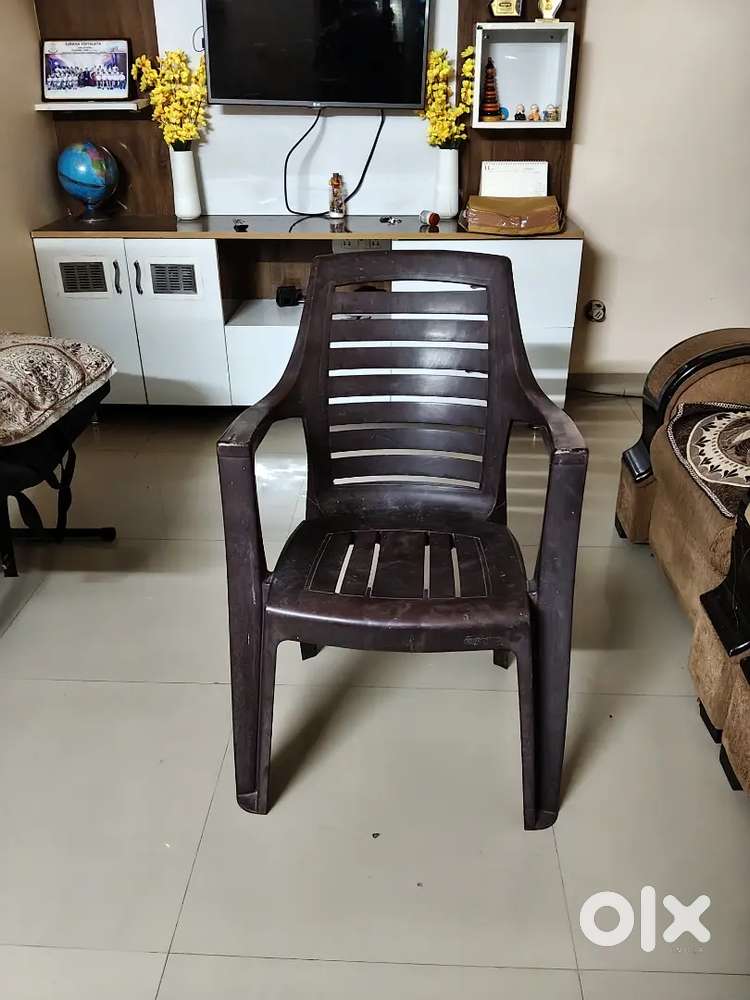 Plastic Chairs are on immediate sale