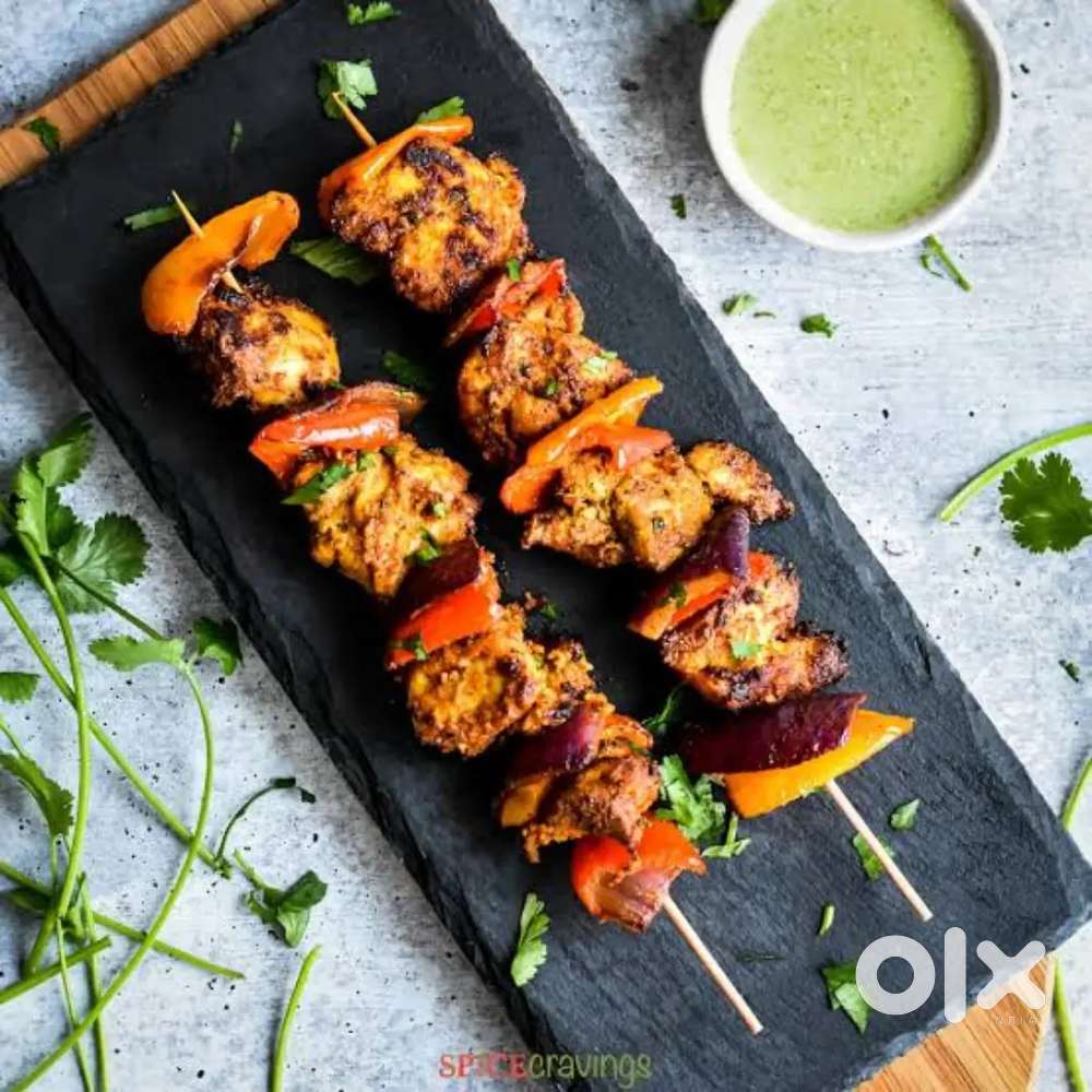 सीतामढ़ी, बिहार में एक तंदूरी कॉमे शेफ और एक  हेल्पर की आवश्यकता है।