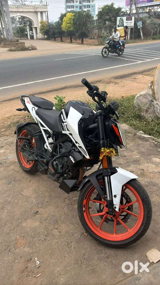 Neat condition , 40km milage , no single strach