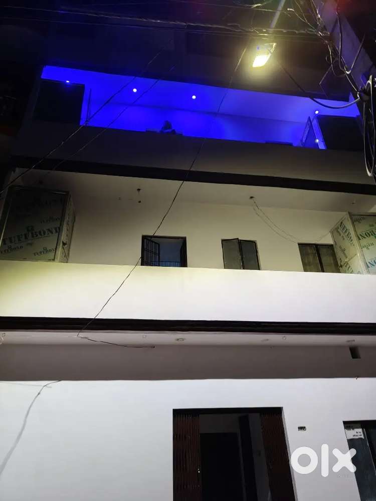 किचन सहित  रूम किराए पर room for rent
With kitchen