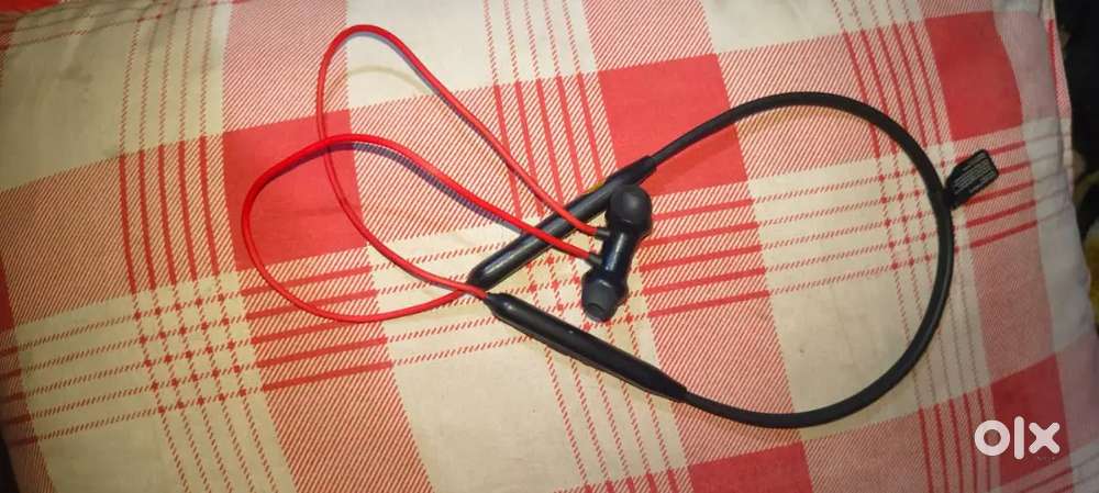 OnePlus Z2 neckband  refurbished proper wayer