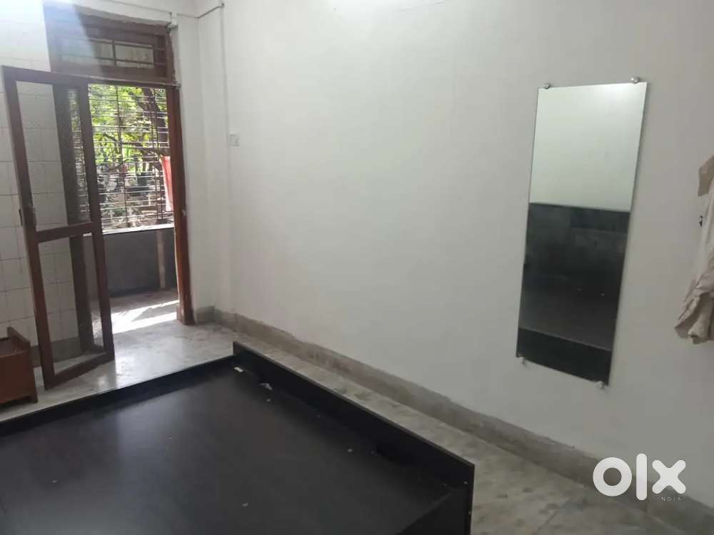 Independent 2 Bhk flat at Sion near Dadar for PG