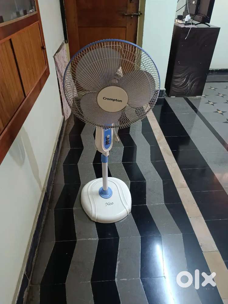 Pedestal fan/ Stand fan
