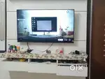 4k smart led 52 inch only ek prblm hai halki c screen blure hai