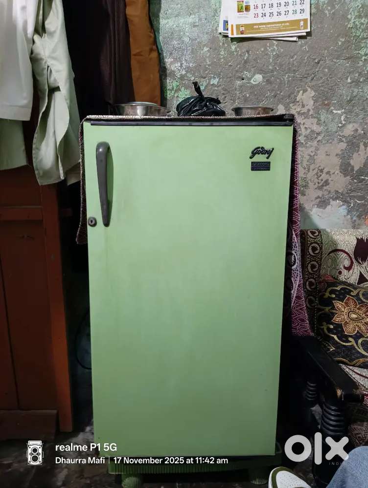 Fridge on he or thoda bohot gal raha he