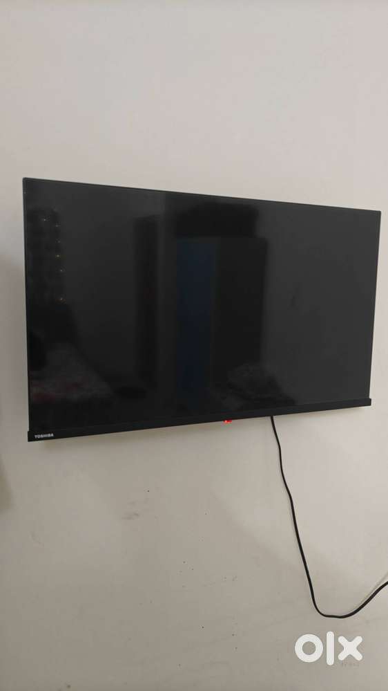 32 inch Toshiba HD Smart TV
