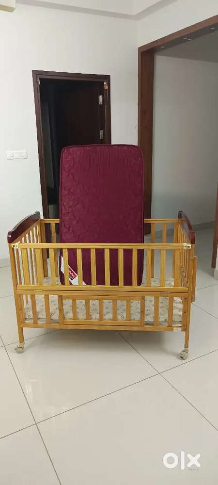 Babyhug Baby Cot with Mattress (Only cash accepted)