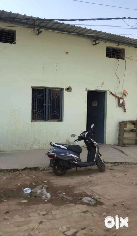 Warehouse Godown Godam on Rent at Pandeypur Lalpur at ₹28000