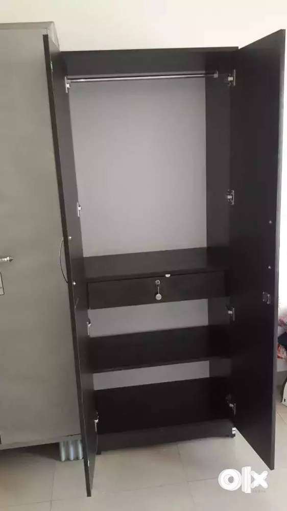 2.5 x 6 size wardrobe with fitted mirror in it