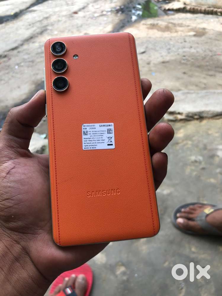 F55 5g New 1 Months  old hai Nai condition main hai