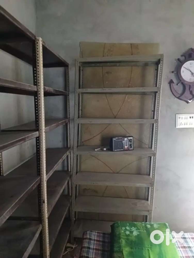 2Counter, 1 showcase, 3 rack