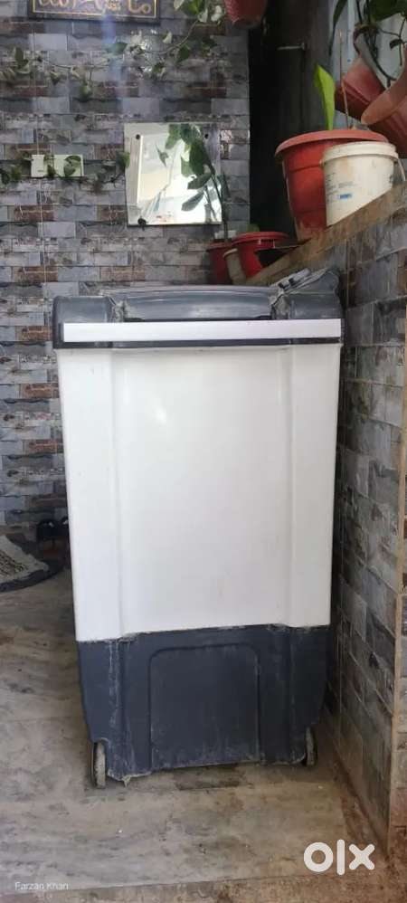 Whirlpool semi automatic washing machine 8.5 kgs