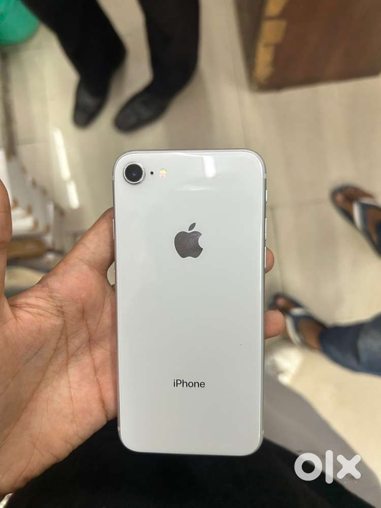 I phone 8 64gb storage