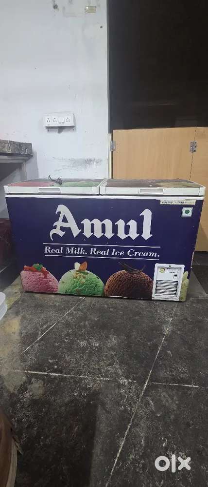 Double door deep freezer