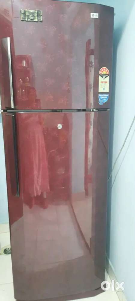 SELLING Fridge