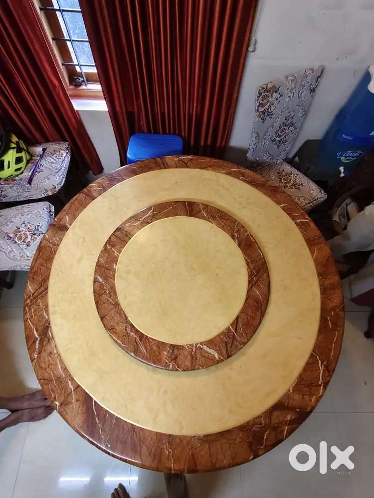 Dining table Circular marble top