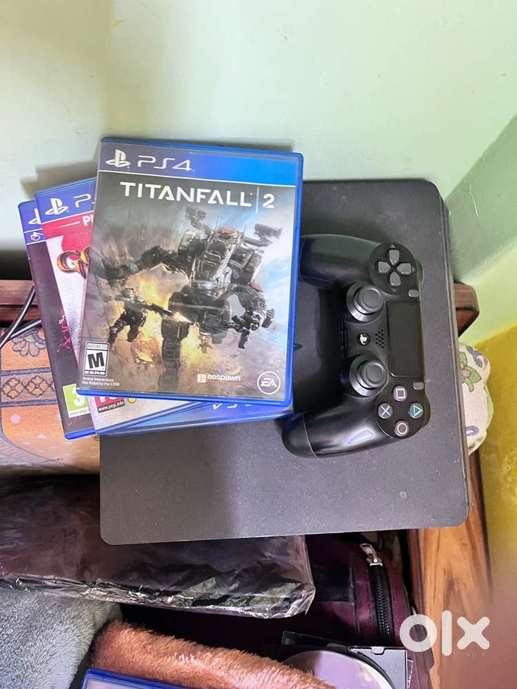 Playsation 4 newly condition