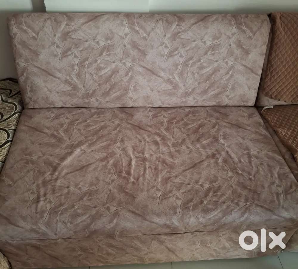 Selling sofa set 2 and 3 seater