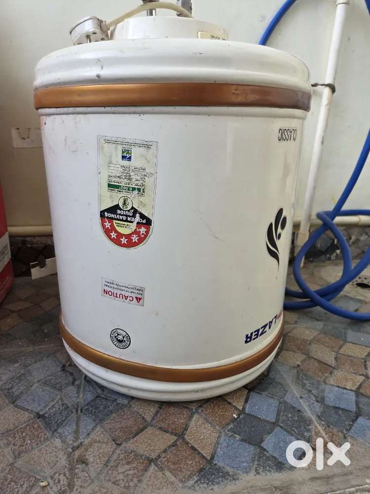 LEZER कम्पनी का 25 लीटर का गीजर, excellent condition