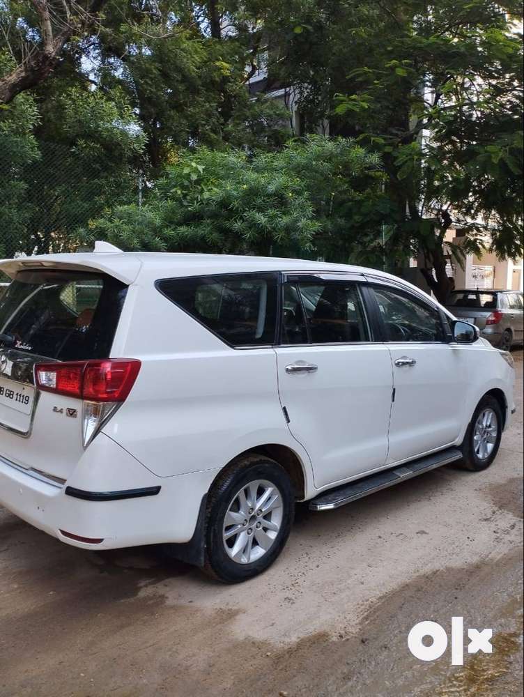 Toyota Innova Crysta white 2018 Diesel Well Maintained