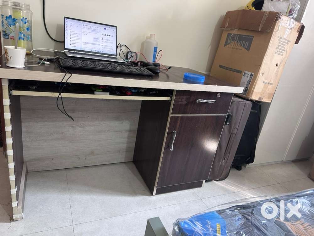 Computer table with storage