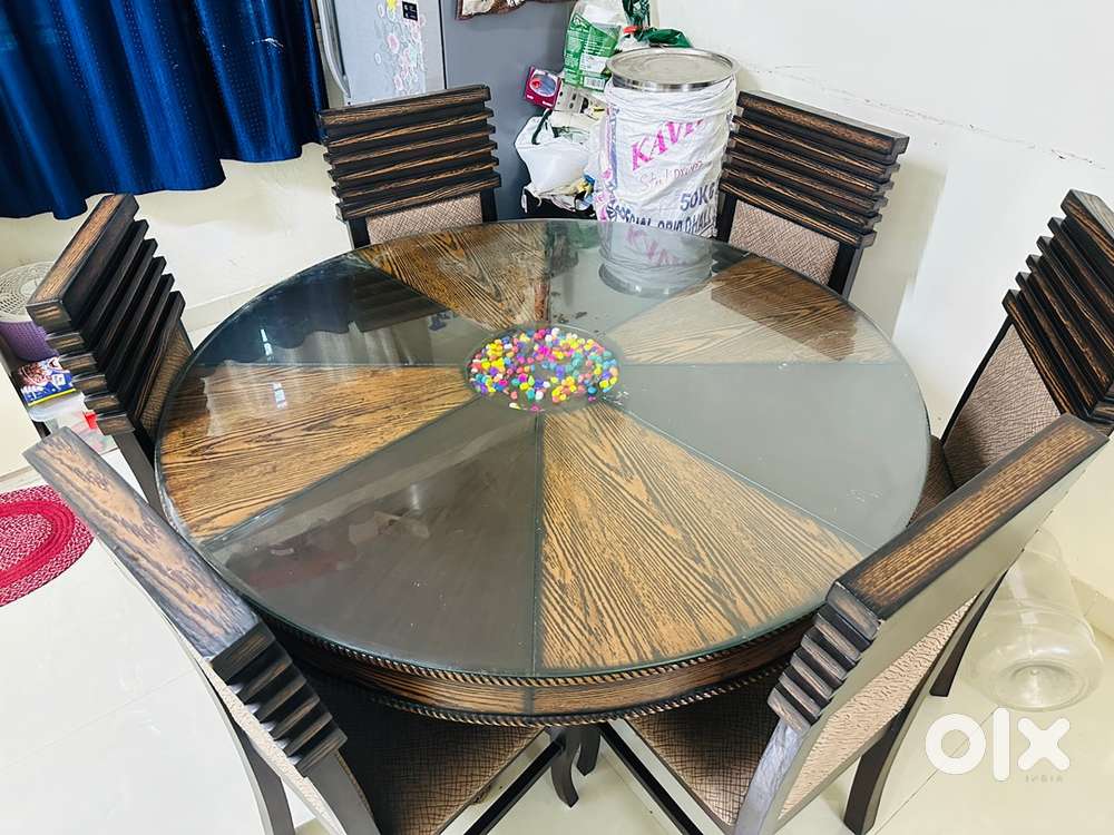 Dining table 6 seater round for sale