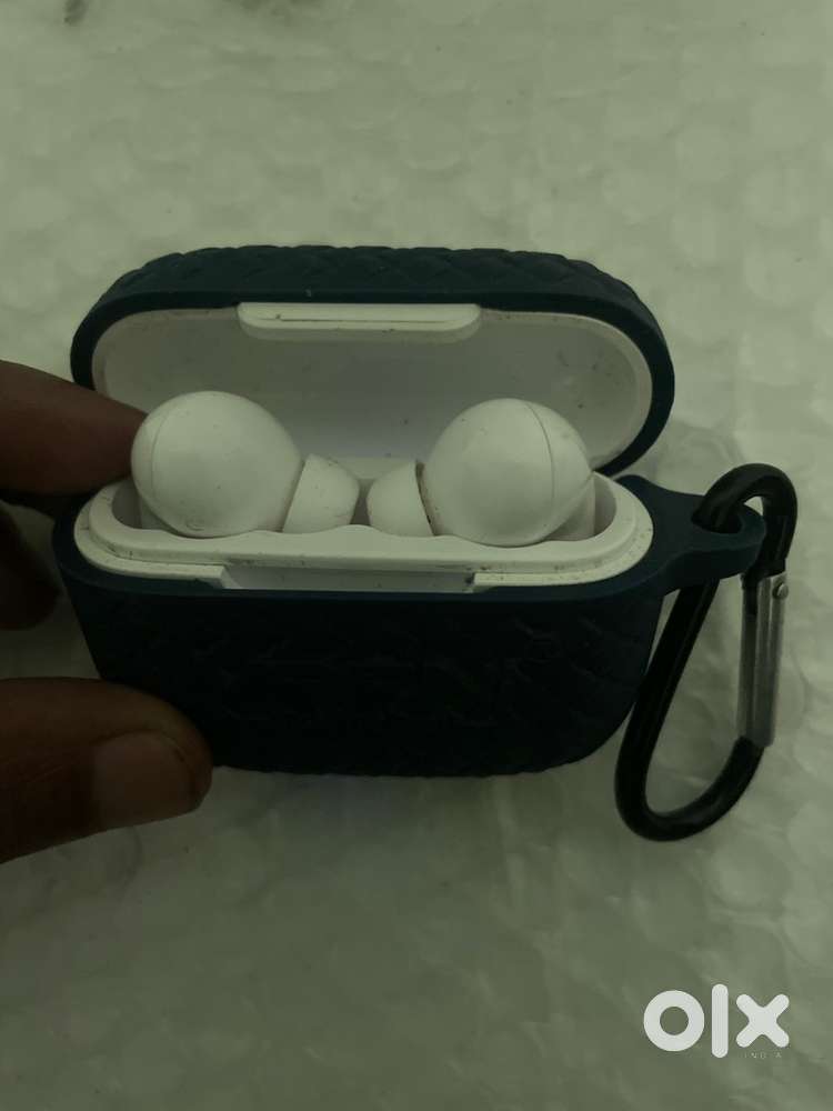 Varni airbud with cover case