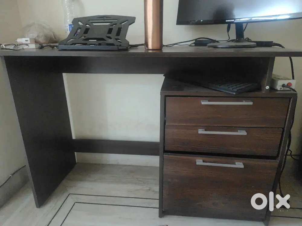 4X1.8 wooden computer table