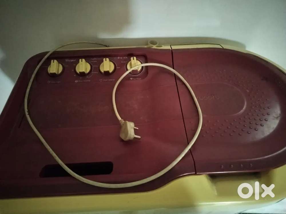 Whirlpool washing machine good condition no damage good working