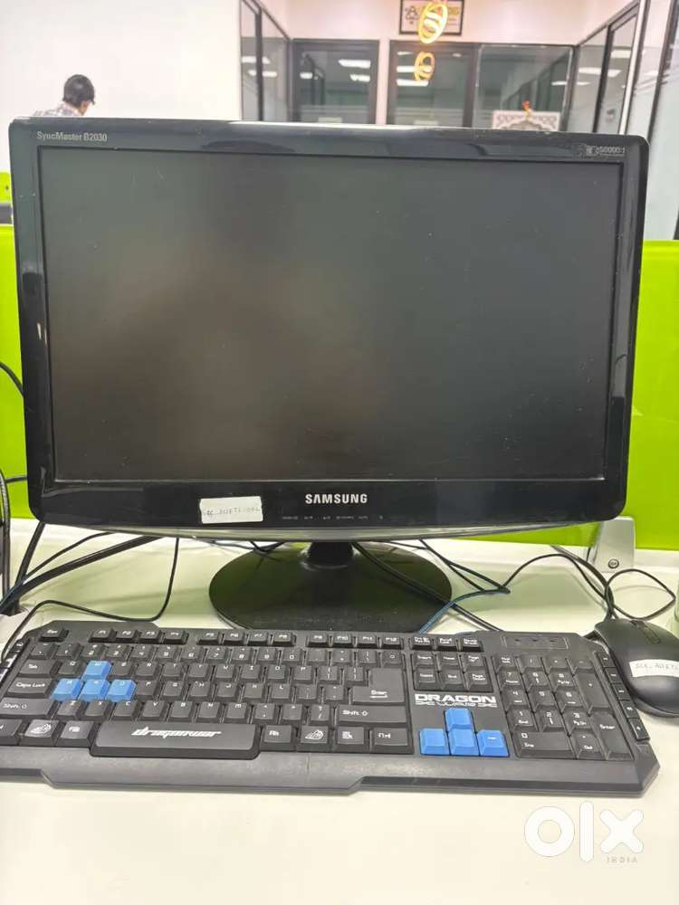 Desktop, monitor-22' with CPU and UPS