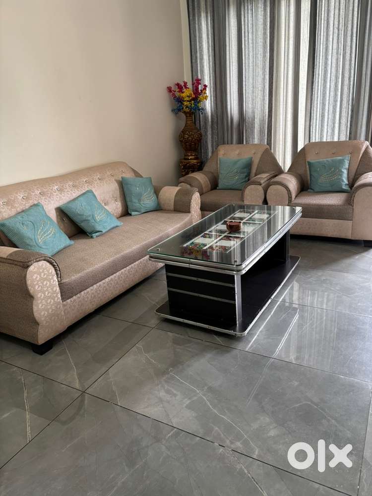 5 seater sofa set (10000/- only)