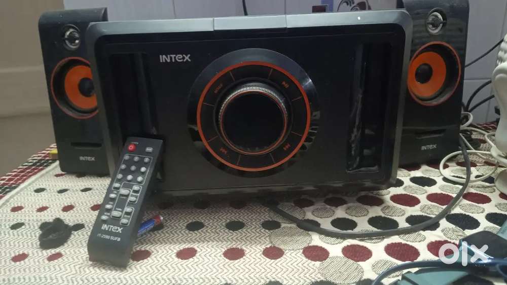 Speaker 2.1 with FM and remote Bluetooth connectivity