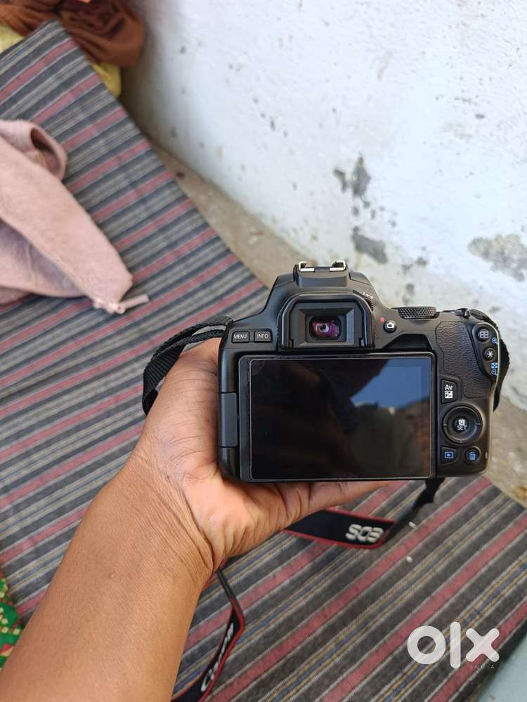 Canon 200D mark ii with lense