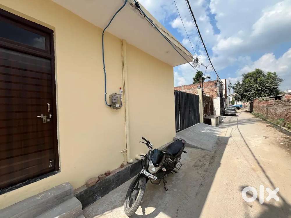 Prime warehouse space on main road clean environment office & washroom