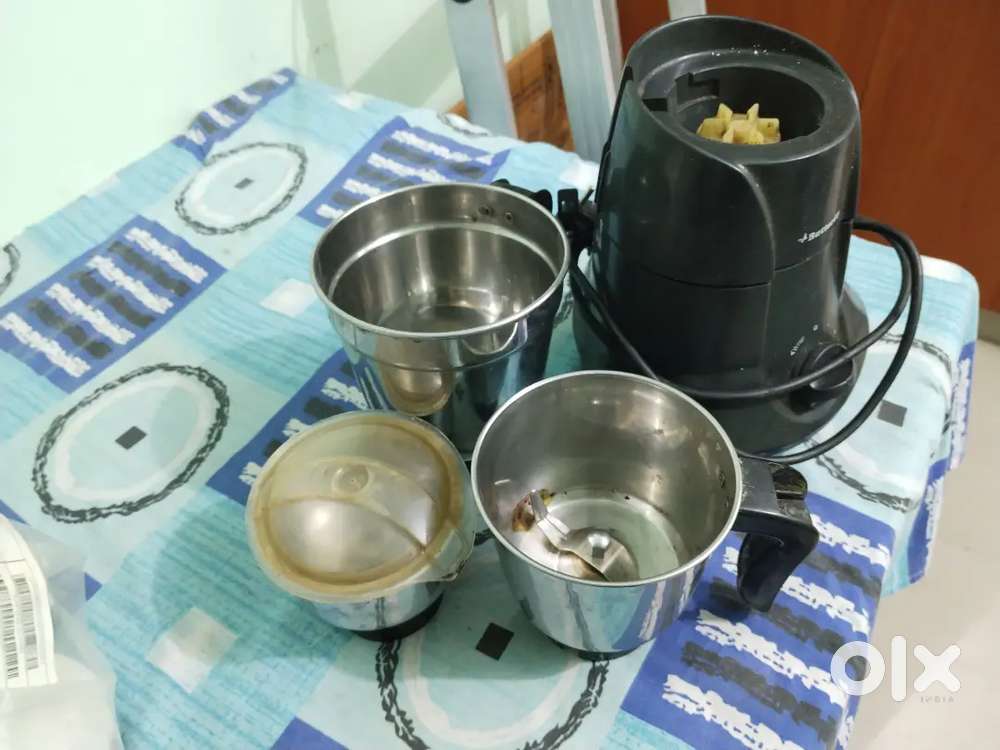 Butterfly mixie 750 watts with 3 original steel jars