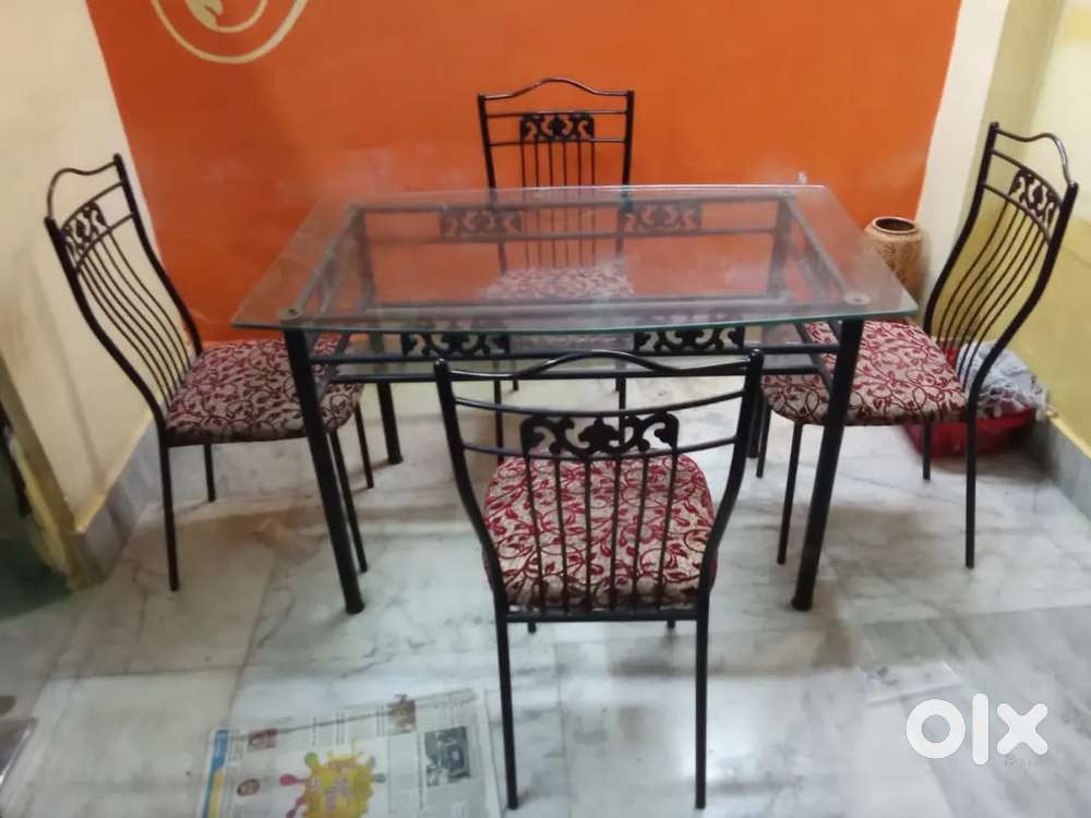 Dinning table with 4 chair