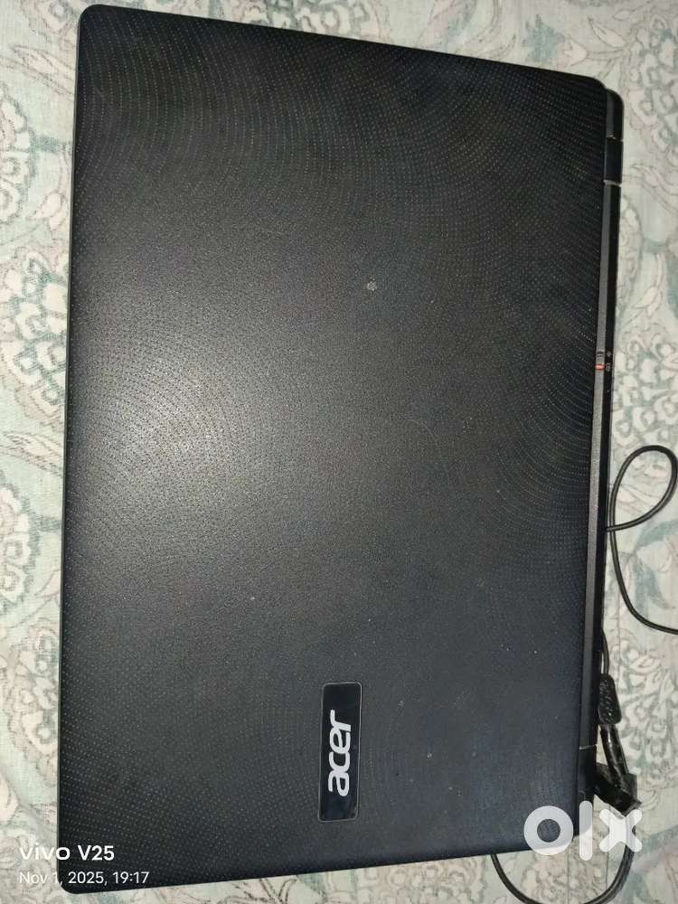 ACER Laptop in best working condition with charger and bag also