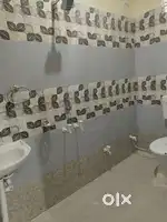Independent floor for rent .