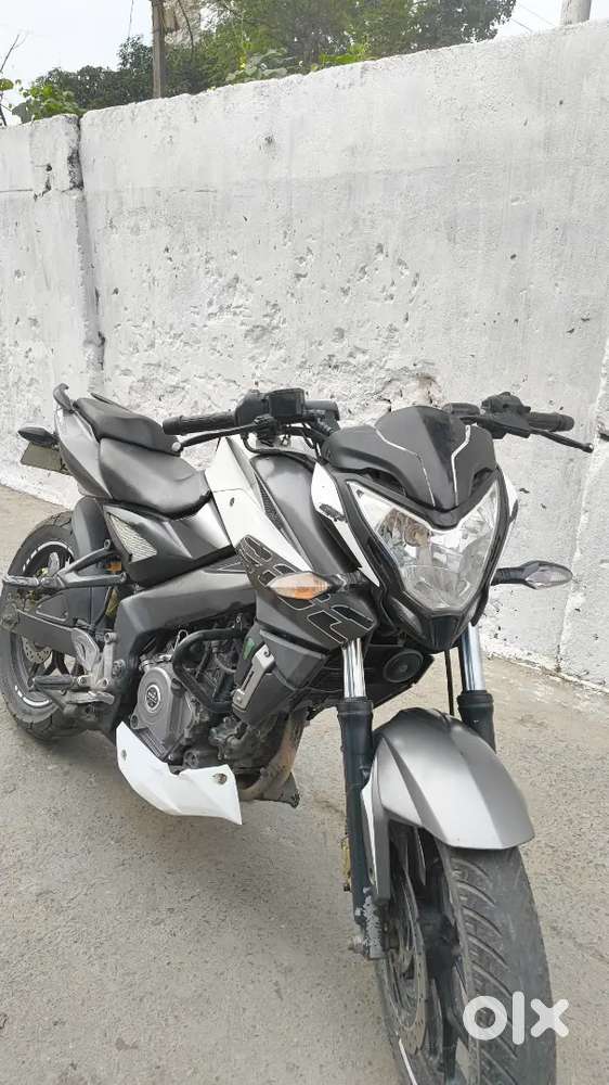 NS200 BS4 white colour