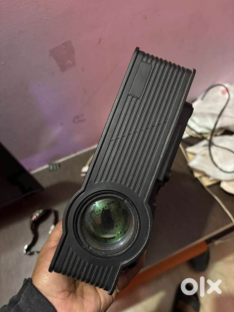 High-Quality Projector For Sale – Excellent Condition!