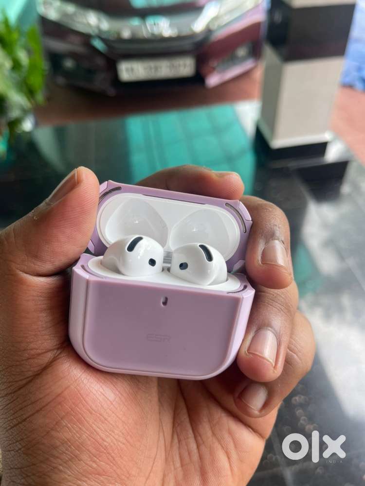 AirPods 4 with ANC