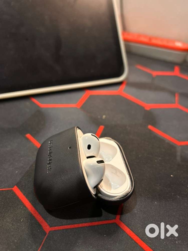 Airpods 4 Anc ( case only )