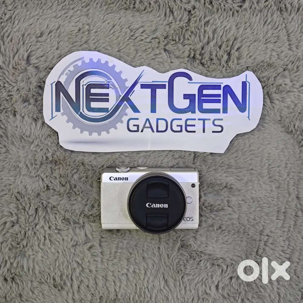 Canon EOS M200 Mirrorless Camera with15‑45mm Lens–Excellent Condition”