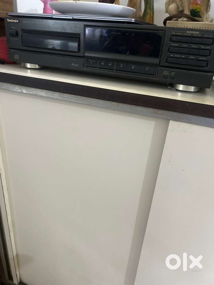 Small disk player with amplifier